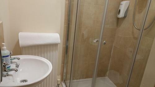 Hostal Kingswood Guest House