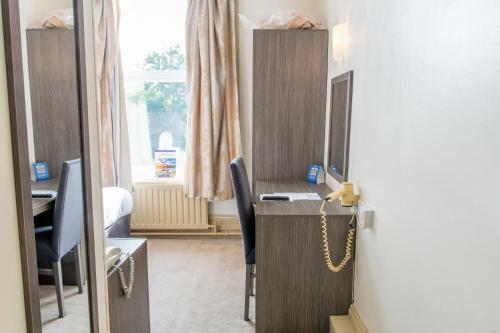 Parkmore Hotel & Leisure Club