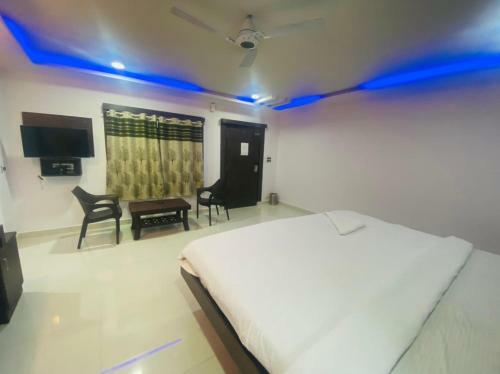 Hotel Staymaker Lake Residency