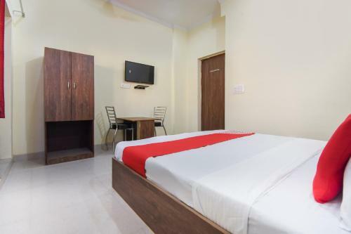 Oyo 66918 Hotel Silver