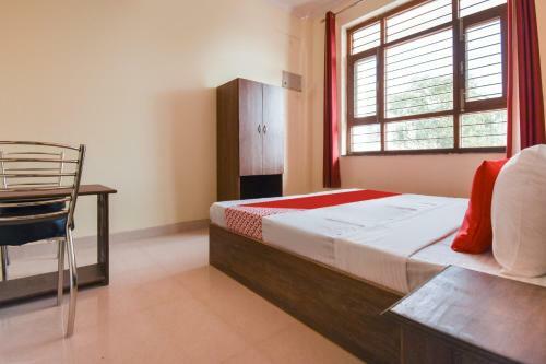 Oyo 66918 Hotel Silver