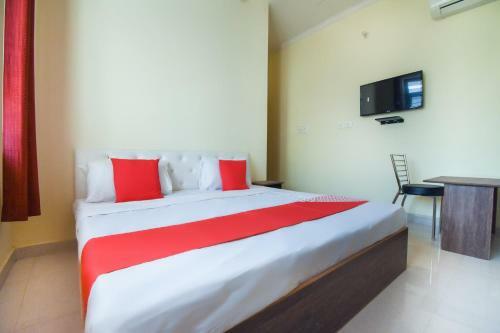 Oyo 66918 Hotel Silver