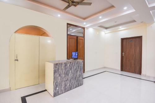 Oyo 66918 Hotel Silver