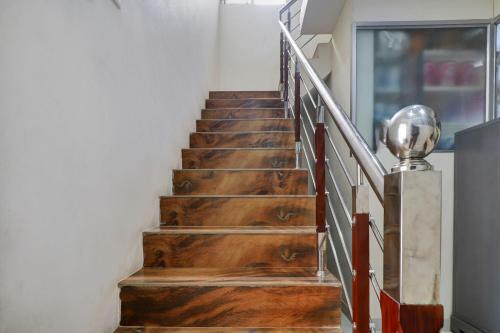 Hotel Oyo Flagship 83084 Kr Lodge