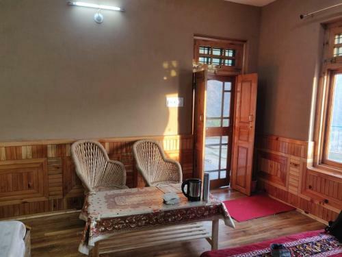 Notonmap - Hidden Hamlet, Thata