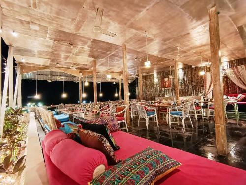 Hotel Chique Shanti Resort