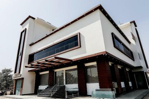 Hotel Oyo 77595 Ashiyana Residency