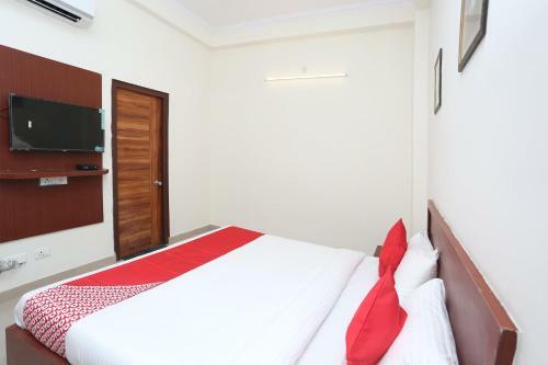 Hotel Collection O 39716 Sarovar Inn