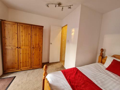 Pymgate Lodge Airport Hotel