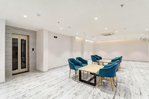 Hotel Townhouse Oak 85944 Pratham Inn