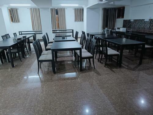 Hotel The Avps Grand
