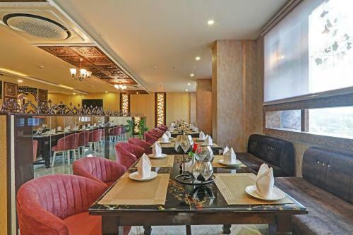 Hotel Townhouse Oak Paras Inn