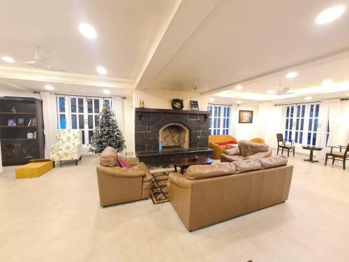 Antilia Villa - Luxurious/ac/swimming Pool