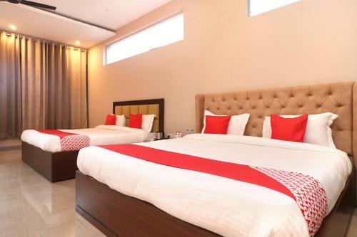 Oyo 27743 Hotel Platina