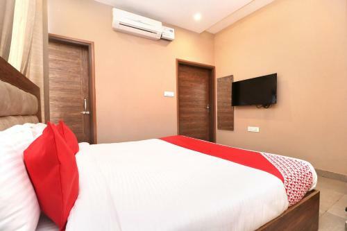Oyo 27743 Hotel Platina