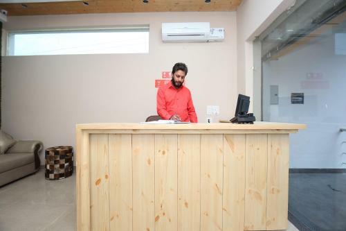 Oyo 27743 Hotel Platina