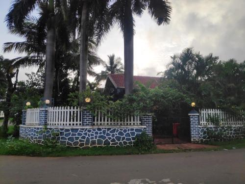 Peephole To Paradise In Lonavala.