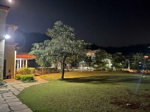 Evilla No 10 With A Lush Green Surrounding