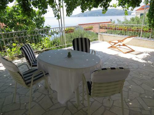 Apartments Lovri? - 30 Meters To The Beach