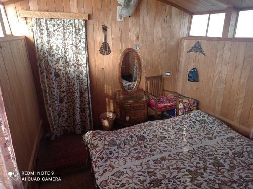House Boat Rolling Stone