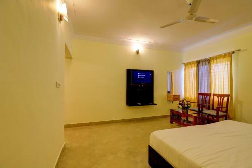 Hotel Ezzenza Royal Garden Brindavan Resort