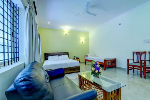 Hotel Ezzenza Royal Garden Brindavan Resort