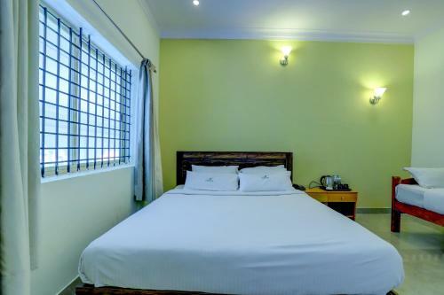 Hotel Ezzenza Royal Garden Brindavan Resort