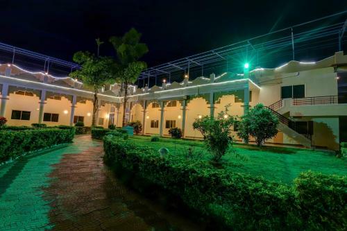 Hotel Ezzenza Royal Garden Brindavan Resort