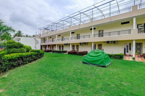 Hotel Ezzenza Royal Garden Brindavan Resort