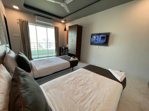 Hotel Manomay Homes