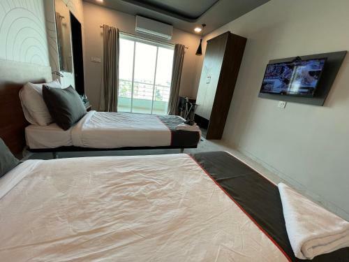 Hotel Manomay Homes