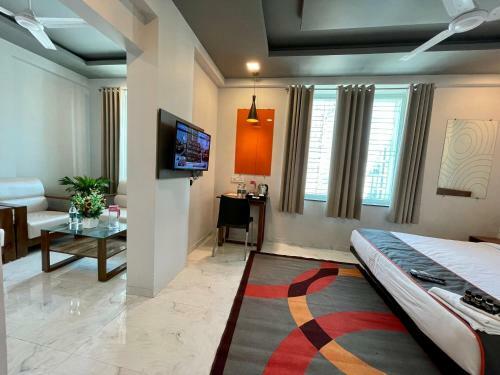 Hotel Manomay Homes