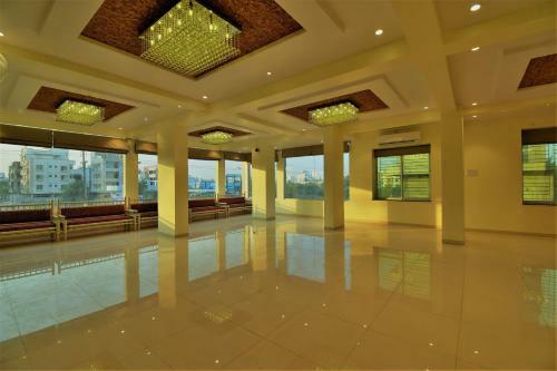 Hotel Manomay Homes