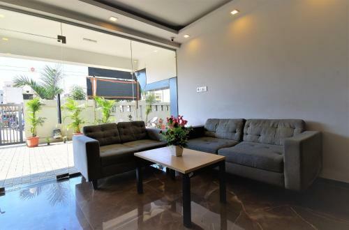 Hotel Manomay Homes