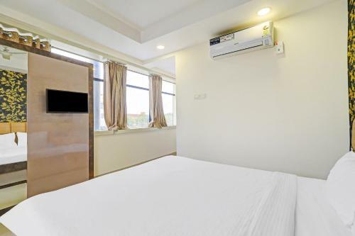 Oyo Collection O Hotel Parinda Lounge And Restaurant