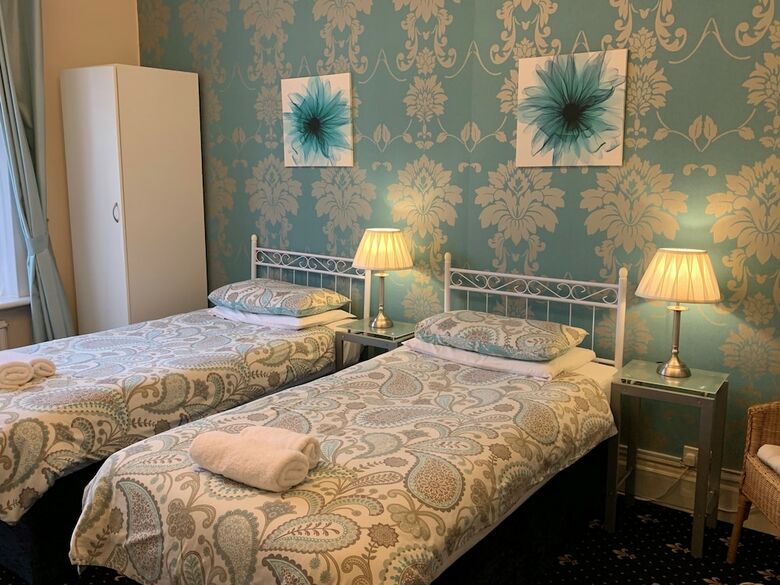 Hostal Lyndricks House