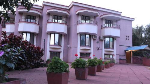 The Dhanhills - A Valley View Hotel In Panchgani