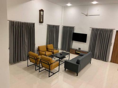 Serene Home, Exclusive Villa With Pool
