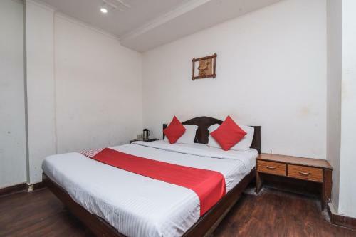 Hotel Oyo 22354 Pg Hospitality Inn