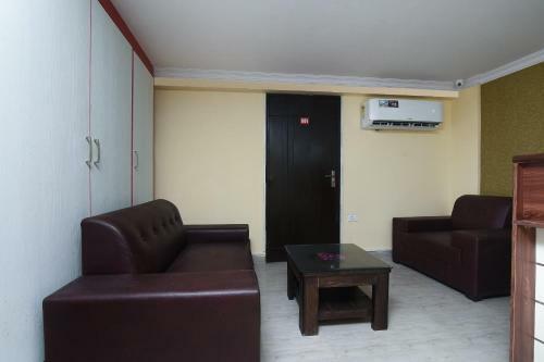 Hotel Oyo 18282 Kanchan Villa