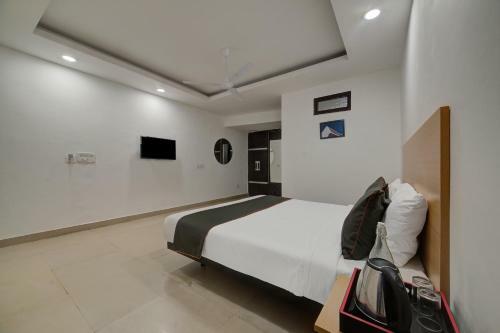 Hotel Edition O 30101 Red Coral Hassanpur