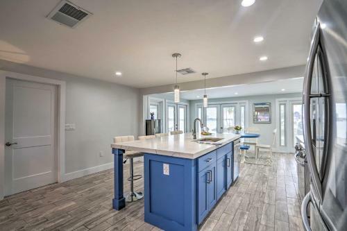 Waterfront Matlacha Home With Hot Tub And Grill!