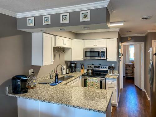 Apartamento Waterfront Home, Short Walk To Beach, Deck/balcony