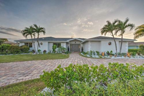 Upscale Getaway With Outdoor Oasis 4 Mi To Sand