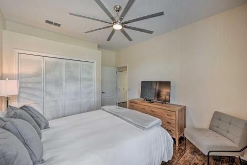 Modern Naples Home With Community Amenities!