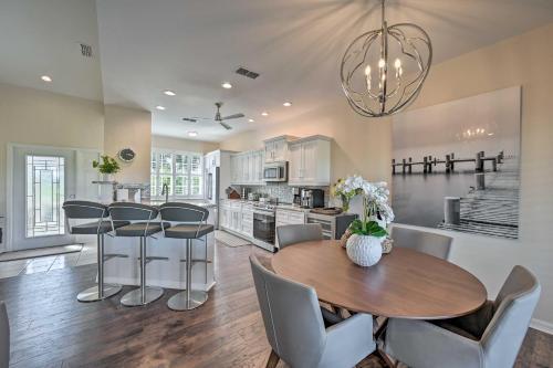 Modern Naples Home With Community Amenities!