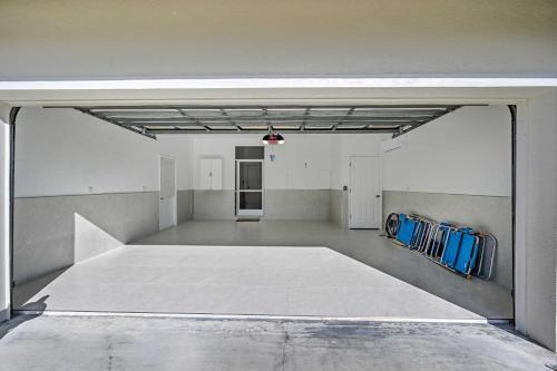 Modern Naples Home With Community Amenities!