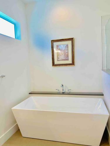 Perfect Naples Beach House - Heated Saltwater Pool