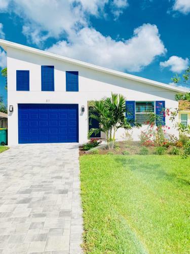 Perfect Naples Beach House - Heated Saltwater Pool