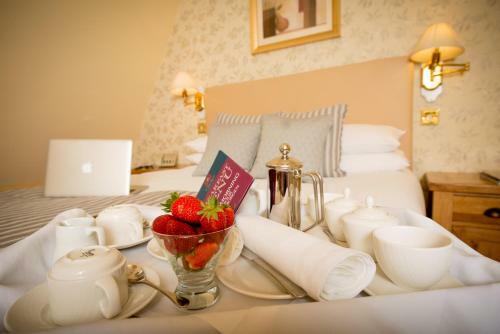 Glen-yr-afon House Hotel